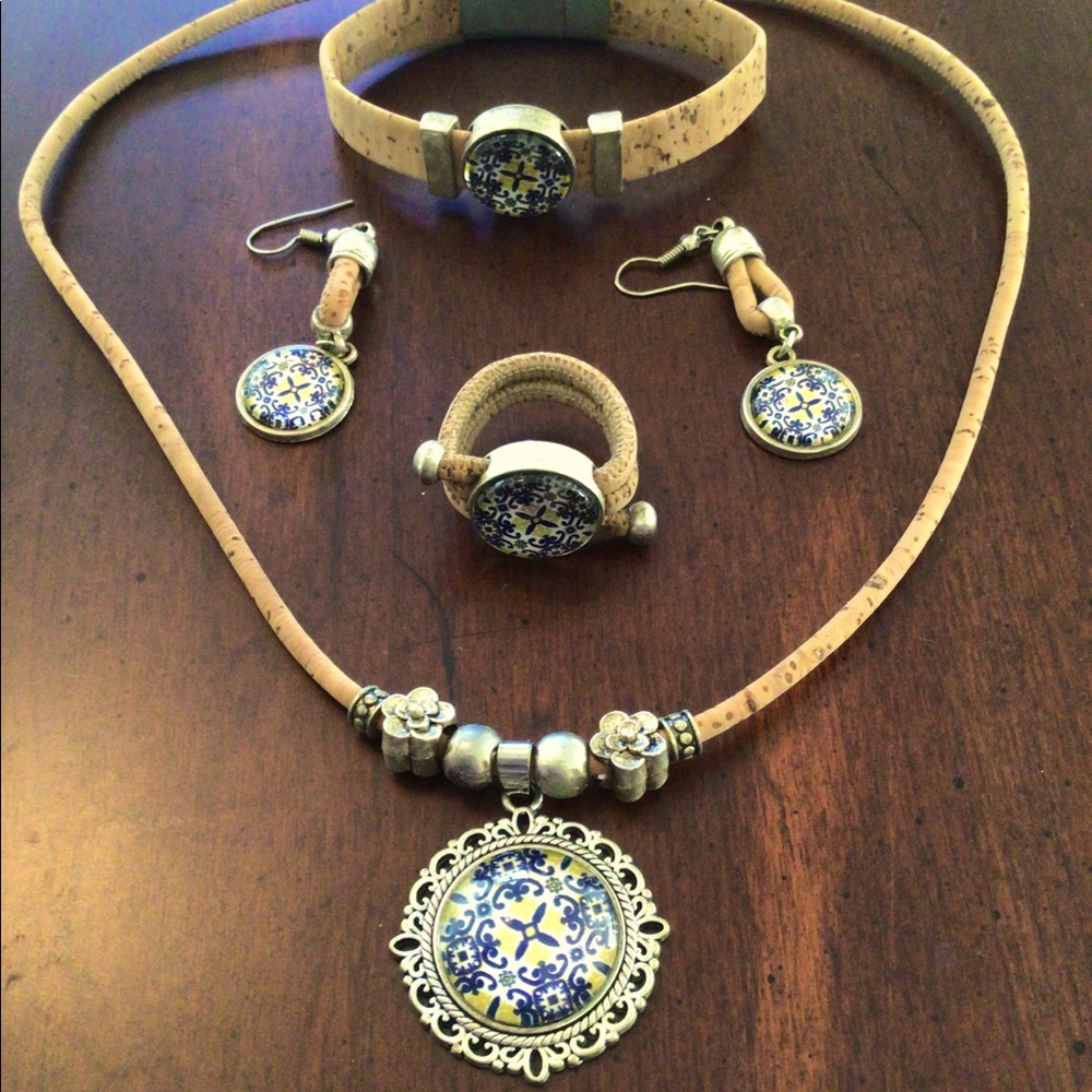 Jewelry set Portuguese cork, 5 pieces, worn once